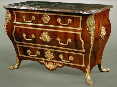 AN EXCEPTIONAL LOUIS XIV ORMOLU MOUNTED AMARANTH COMMODE